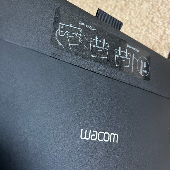 Wacom Intuos Small Graphics Drawing Tablet - Picture 4 of 6